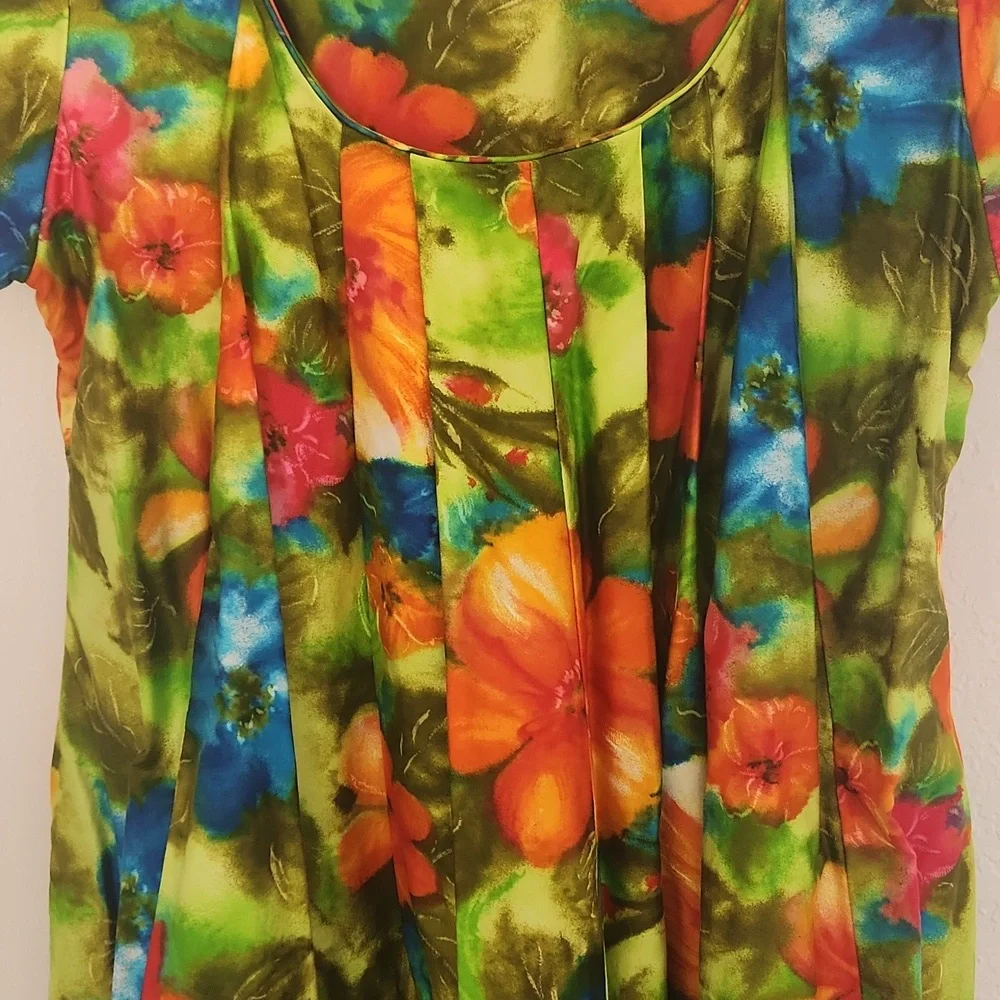 Alice Plynesian Vintage Floral Shortsleeve Maxi Front Slit Pleated Back Medium
